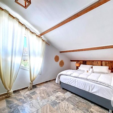 Apartamento L'Étoile Bleue - plein centre de Saint-Gilles avec vue imprenable Exterior foto